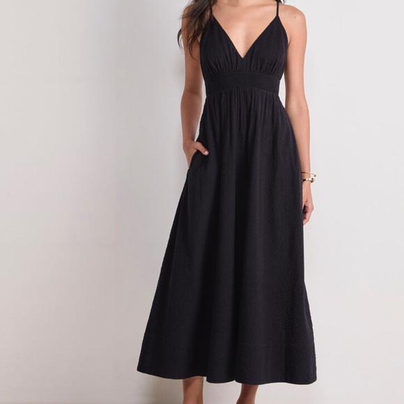 Vineyard Vines Dresses & Skirts - Vineyard Vines Seersucker Black Maxi Dress